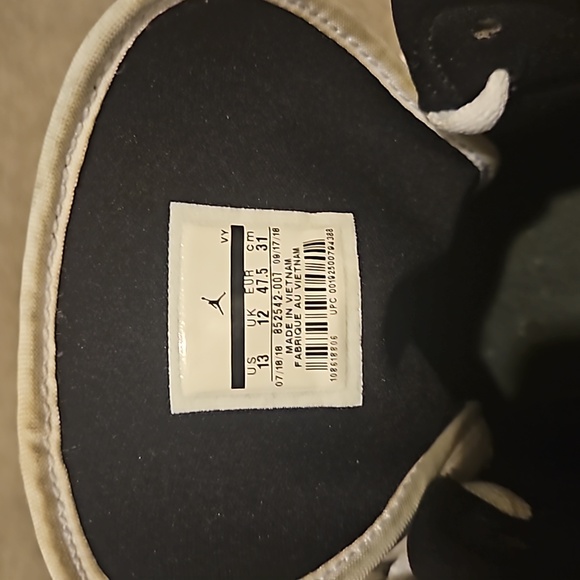 Jordan 1 Mid Patent Black White Gold (GS) - Picture 5 of 6